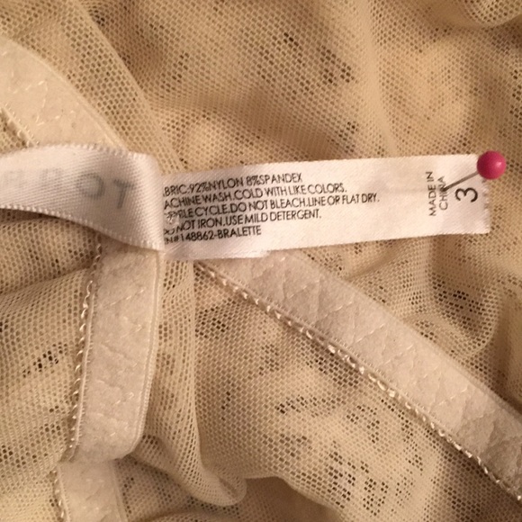 Wire Free Bralette Bandeau Crop Ivory lace light support racer back Torrid sz 3 - Picture 7 of 8